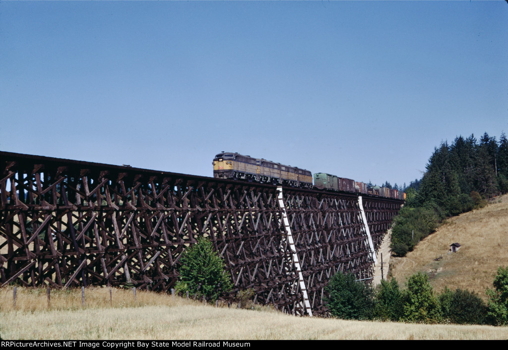 SP&S FA1 no. 867 on Holcomb Creek Trestle